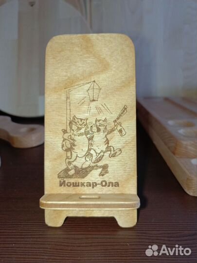 Подставка для телефона из дерева