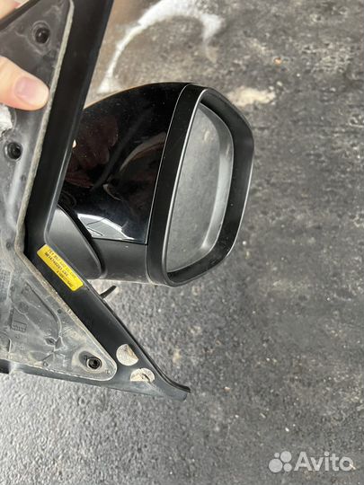 Зеркало на авто