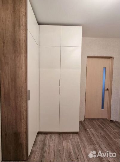 Шкаф с зеркалом