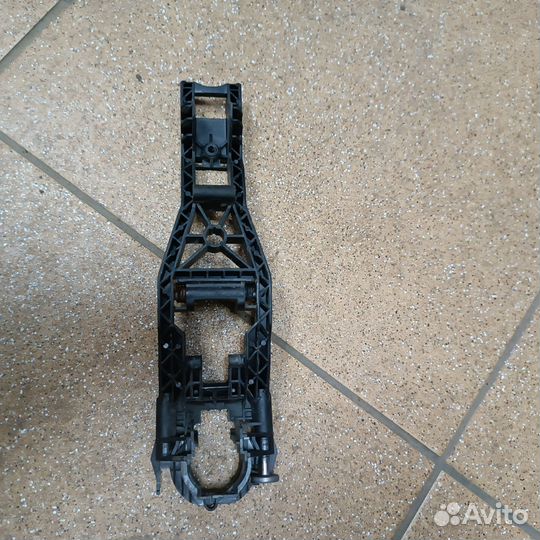 Кронштейн ручки двери Volkswagen Skoda