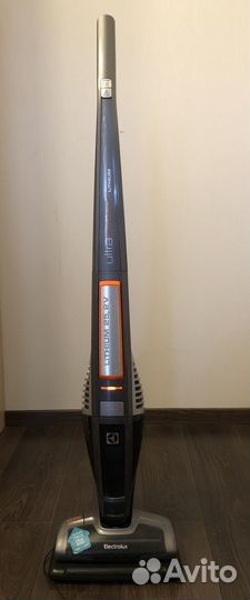 Пылесос вертикальный Electrolux UltraPower zb5022