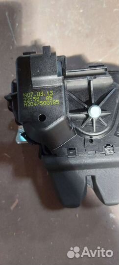 Замок багажника Mercedes w204