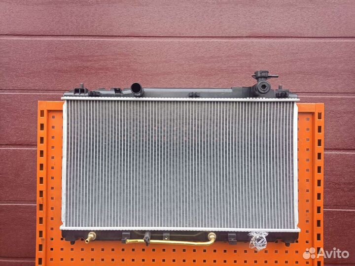Радиатор охлаждения Toyota Camry 40