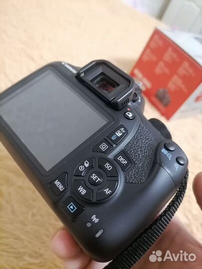 Зеркальный фотоаппарат canon 1300d