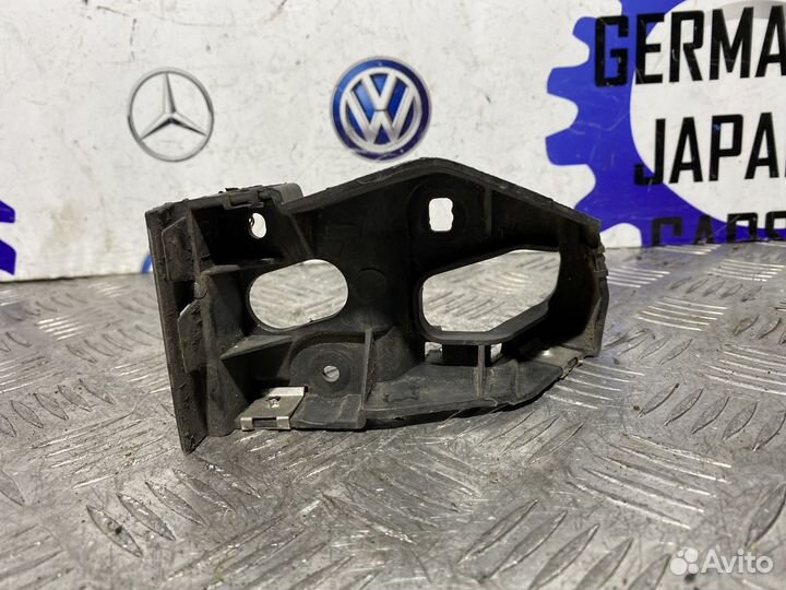 Кронштейн порога передний левый Audi A4 B6