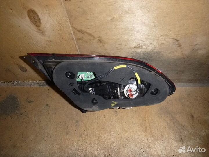 Фонарь задний внутренний правый Opel Astra J (2009