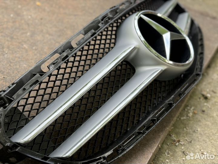 Решетка радиатора AMG Mercedes W212 рест