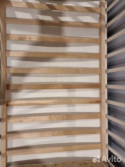 Детская кроватка с маятником и ящиком