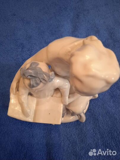 Статуэтка Первая книга зхк Полоне