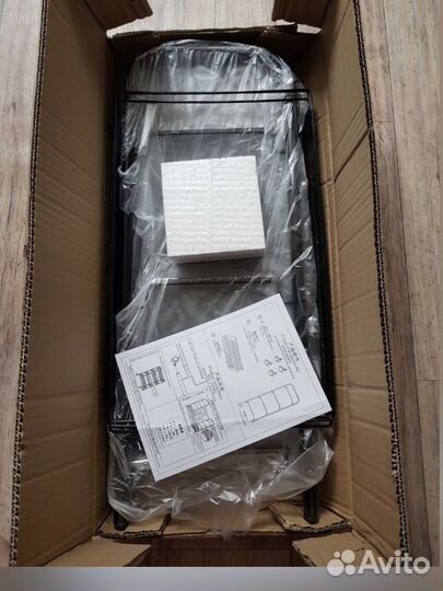 Этажерка металлическая на колесиках. Новая