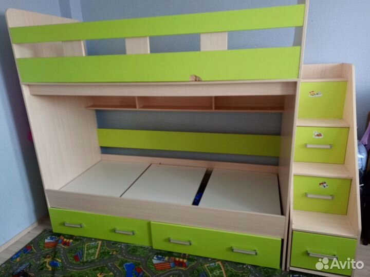 Двухъярусная кровать