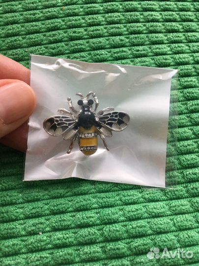 Брошь пчела