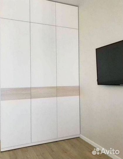 Шкаф распашной с зеркалом