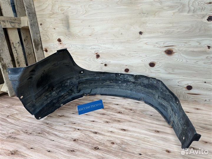 Подкрылок передний правый Suzuki Escudo/Grand