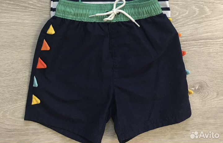 Шорты next