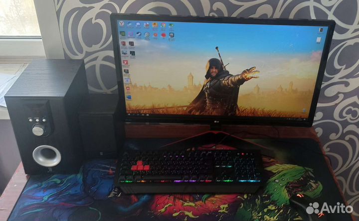 Игровой пк с монитором, клавиатурой и мышкой