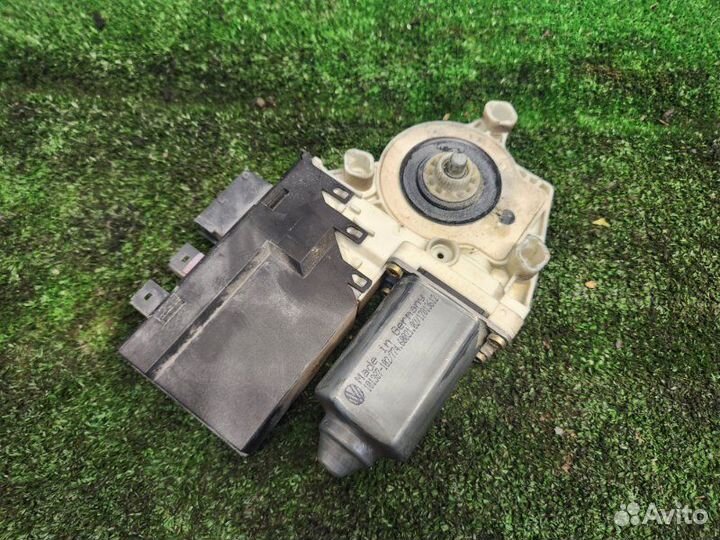 Моторчик стеклоподъемника передний правый Citroen