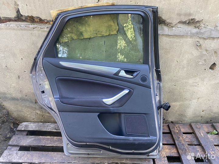 Задняя левая дверь Ford Mondeo 4