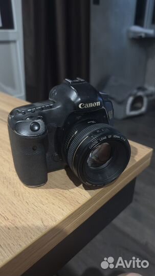 Зеркальный фотоаппарат Canon 5D Mark III