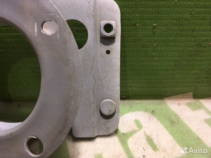 Кронштейн усилителя бампера задний левый Nissan