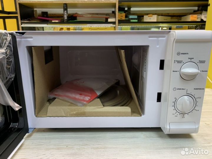 Микроволновая печь starwind SWM5920 белый