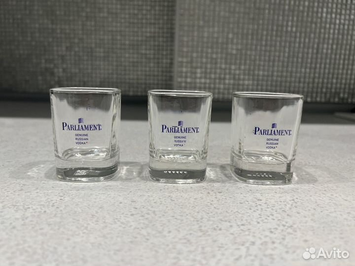 Три рюмки Parliament