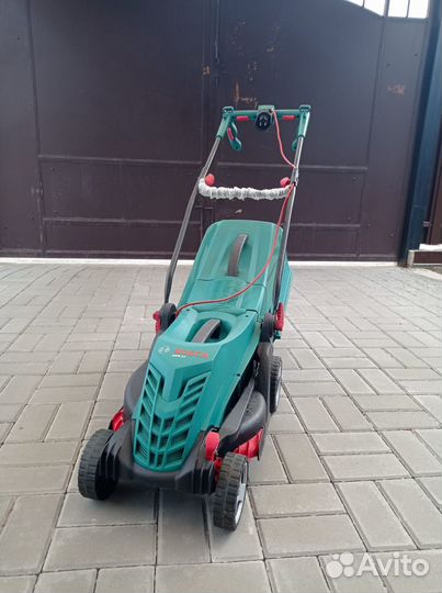 Газонокосилка электрическая