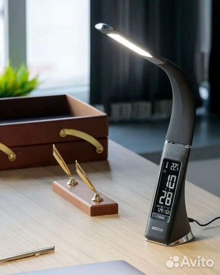 Лампа настольная светодиодная новая