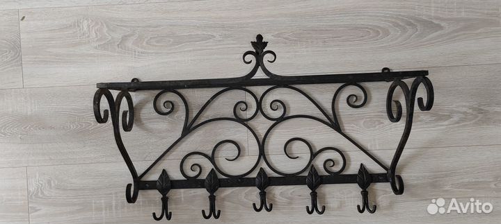 Вешалка кованная настенная