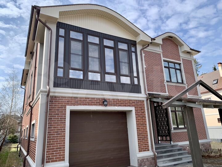 Дом 475,2 м² на участке 15 сот.