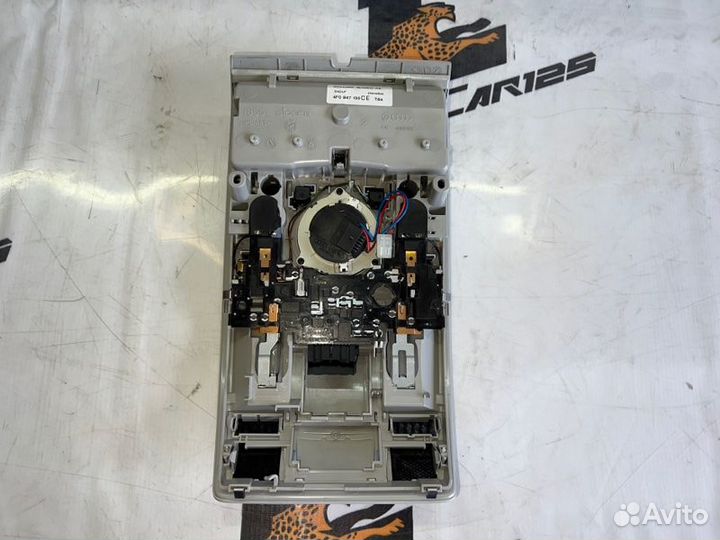 Плафон подсветки салона передний Audi A6 BKH 2008