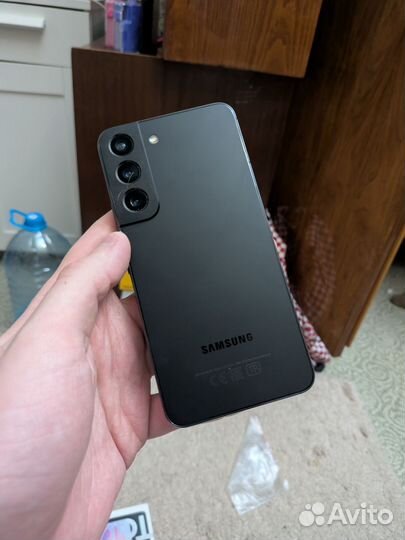 Samsung Galaxy S22, 8/256 ГБ