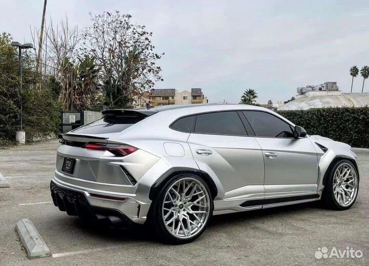 Кованые диски R23 на Lamborghini Urus