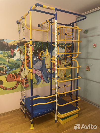 Шведская стенка с гимнастическим матом