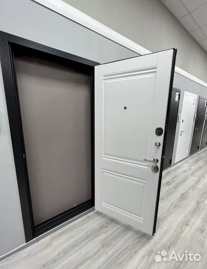 Входная дверь