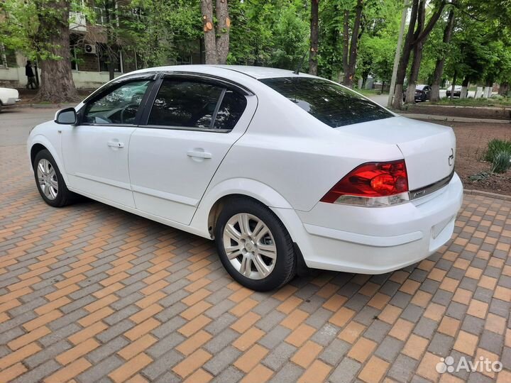 Opel Astra 1.8 МТ, 2011, 237 568 км