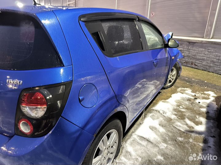 Chevrolet Aveo 1.6 AT, 2012, битый, 140 000 км