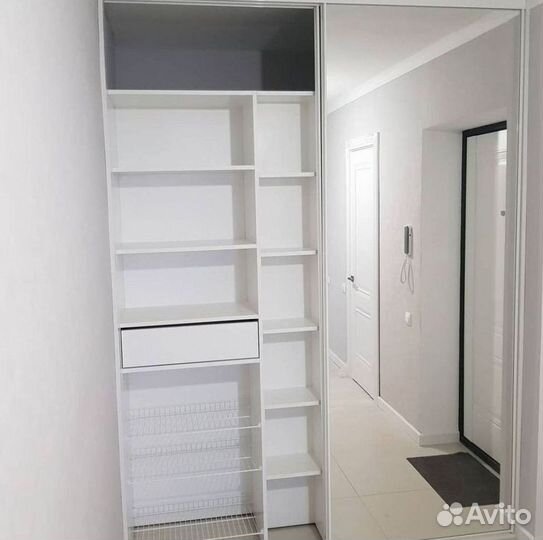 Шкаф купе с зеркалом