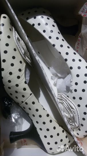 Туфли, сланцы, шляпка