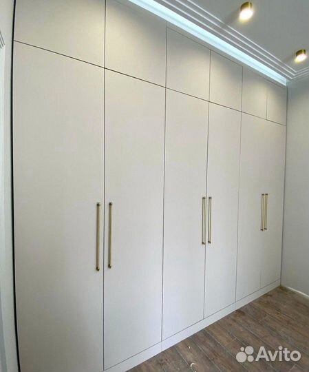 Распашной шкаф