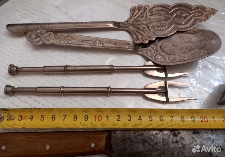 Старинные ножи,щипцы, ситечки, лопаточки
