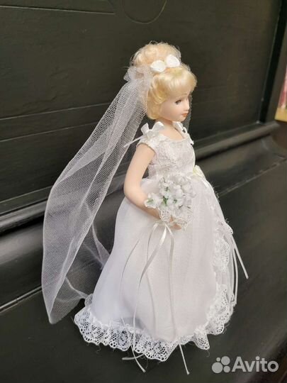 Кукла фарфоровая коллекционная