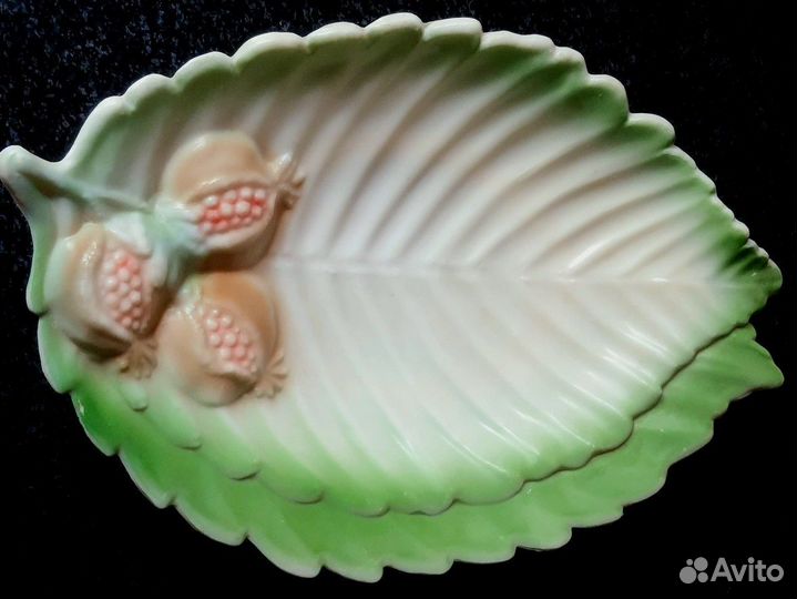 Блюдо рельефное из карболита 