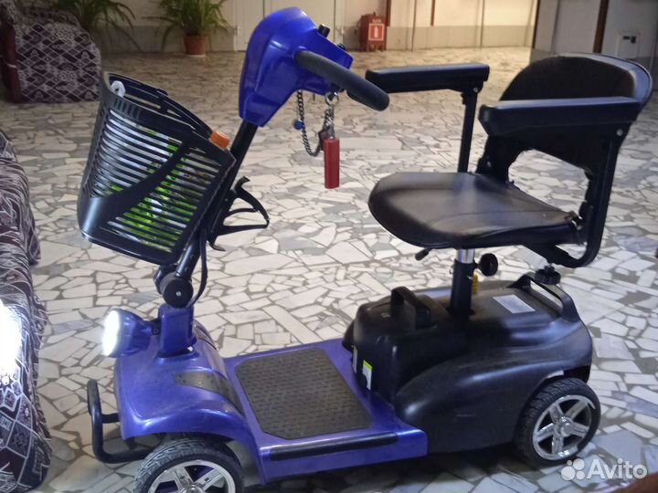 Электромобиль (скутер)