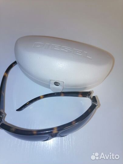 Солнцезащитные очки женские брендовые