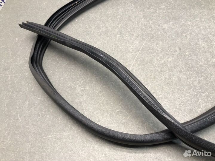 Уплотнитель проема двери передний левый Renault