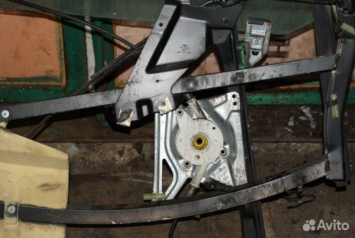 Передний левый стеклоподъемник Audi A4 B5 8D