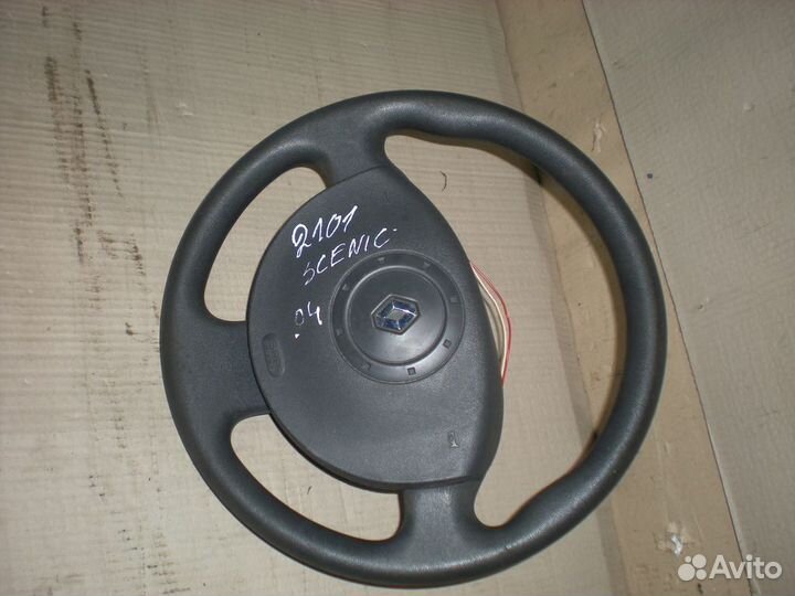 Подушка безопасности в рулевое колесо Renault