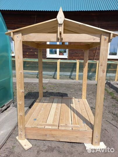 Песочница с крышей