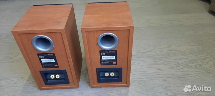 Колонки JBL E20